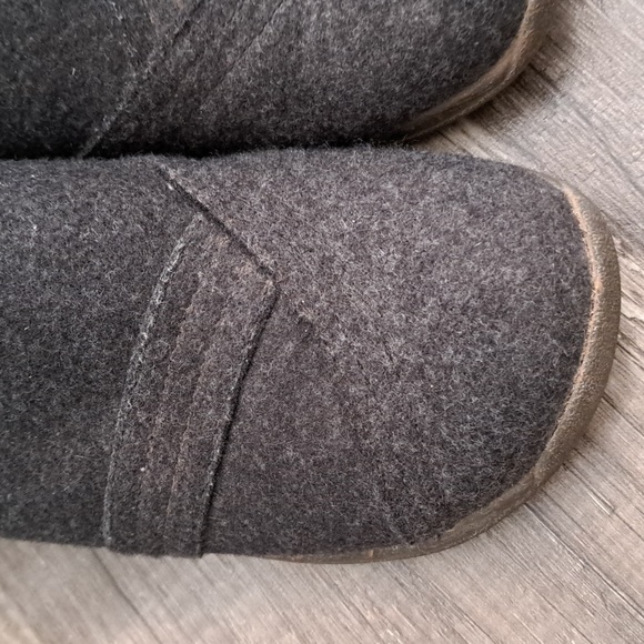 LL Bean slip ons - Picture 2 of 8
